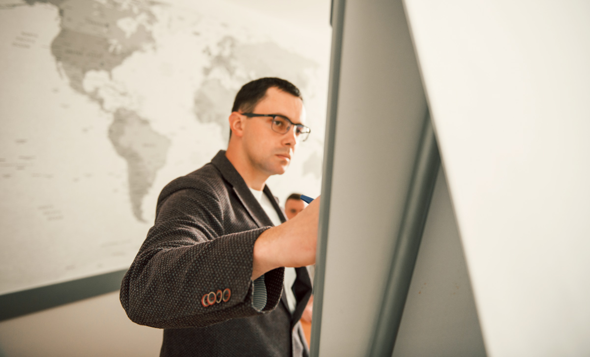 Кому на Запад, а кому – на Восток. Как выбирать международное направление для бизнеса