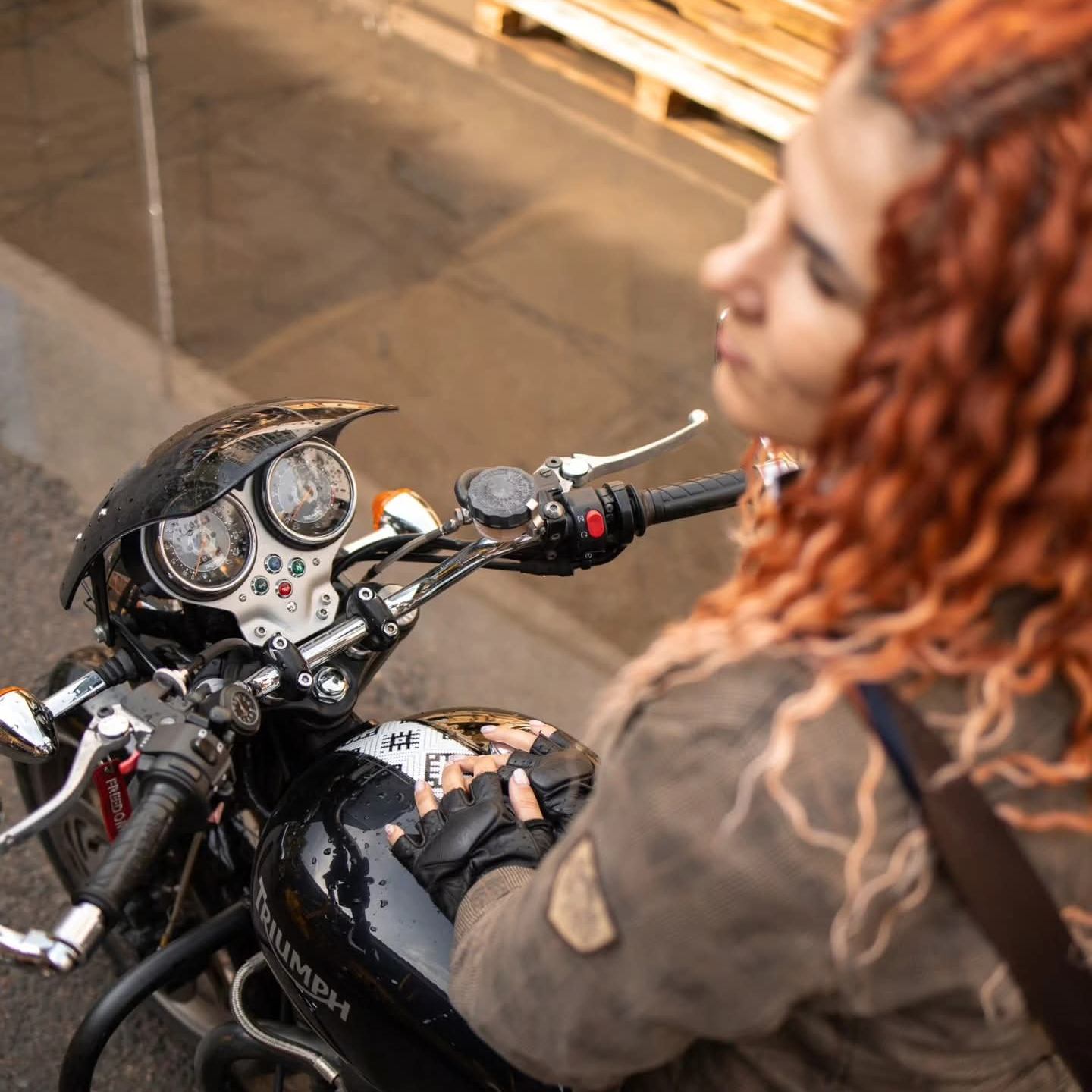 «Муж орет на каждом светофоре». Обсудили с АвтоМашей сексизм на дорогах, материнство и почему страшно разводиться