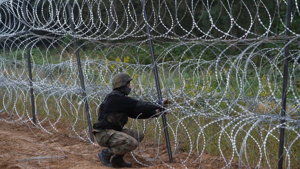 Польша заявила, что осталось достроить 150 метров забора на границе с Беларусью