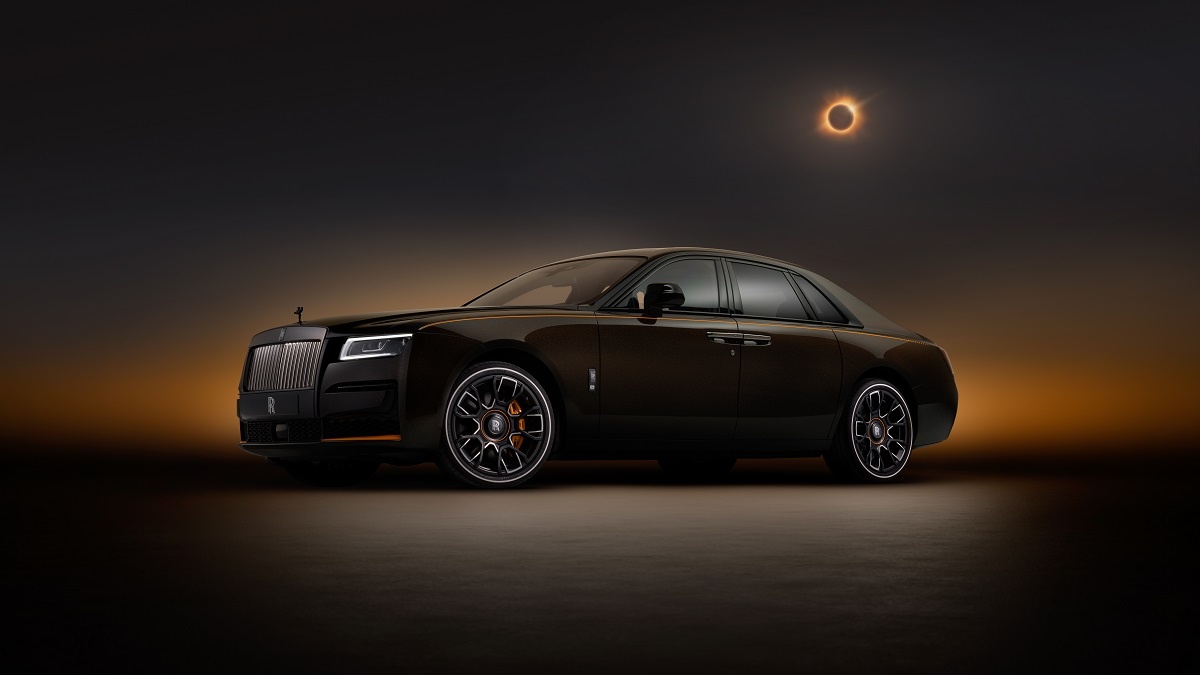 Rolls-Royce показал седан Ghost в стиле лунного затмения: всего 25 авто и анимация в салоне