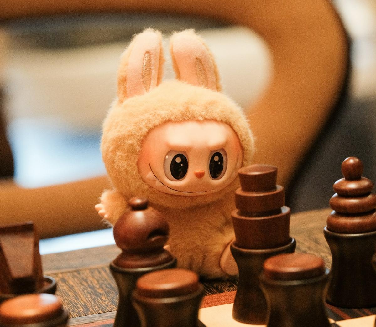 Основатель выпустившей Лабубу компании попал в топ-10 богатейших людей Китая 