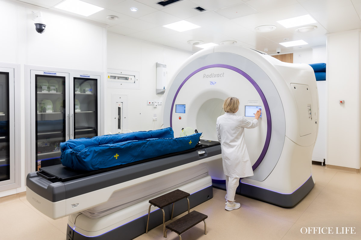 «Самая сложная операция – та, которую еще не сделал». Большое интервью с главным трансплантологом Беларуси Олегом Руммо