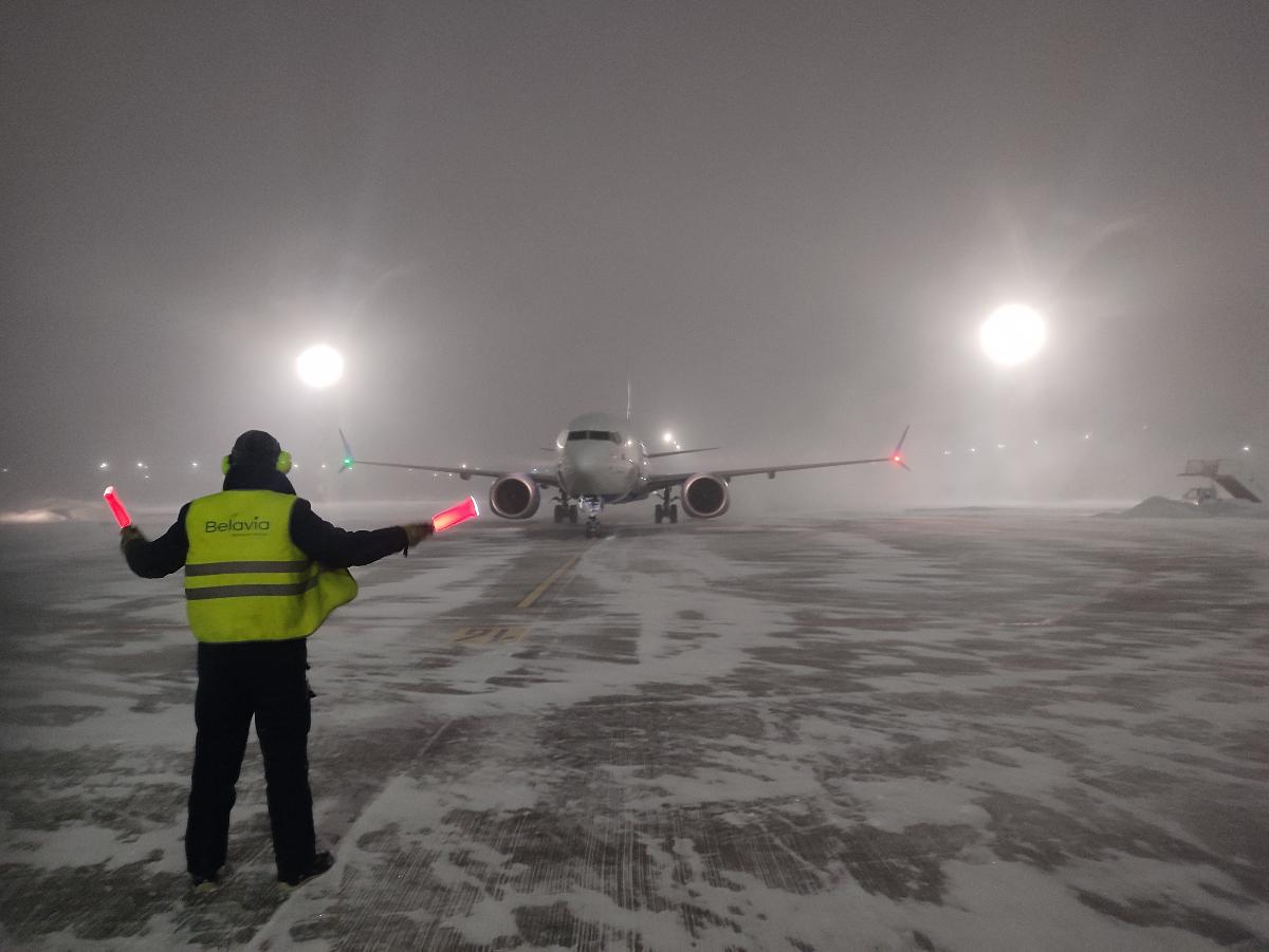 Рейс Belavia Москва — Гомель из-за непогоды сел в Минске. Еще несколько рейсов отменили
