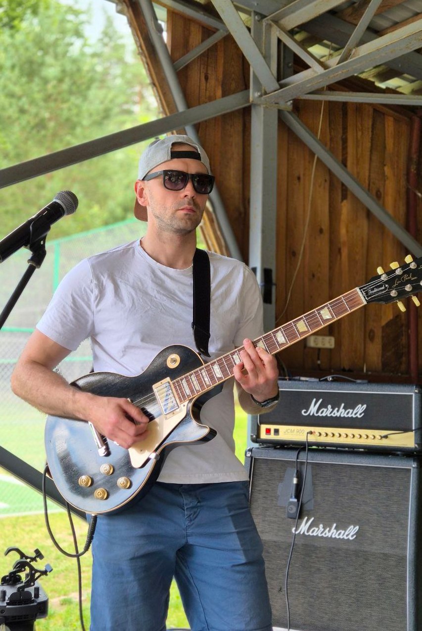 Усатый офис: почему мужчины P1 Лизинг вдруг отрастили усы?