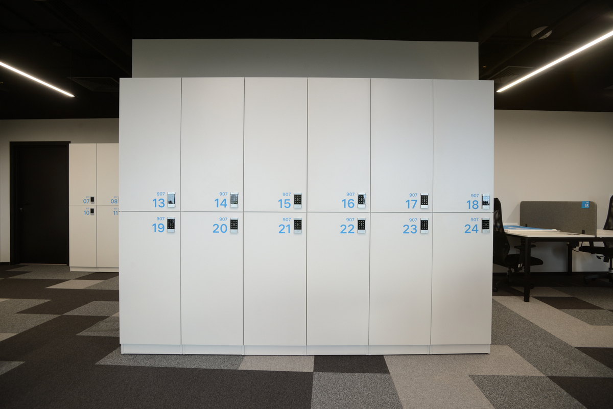 «Однажды мы делали офис с кроватью». Почему рабочие пространства все больше напоминают дом