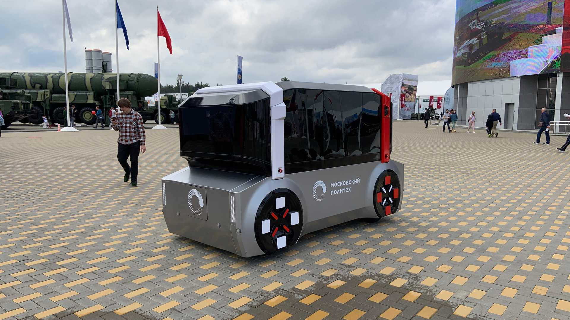 В Москве испытали беспилотный автобус «Smart шаттл»