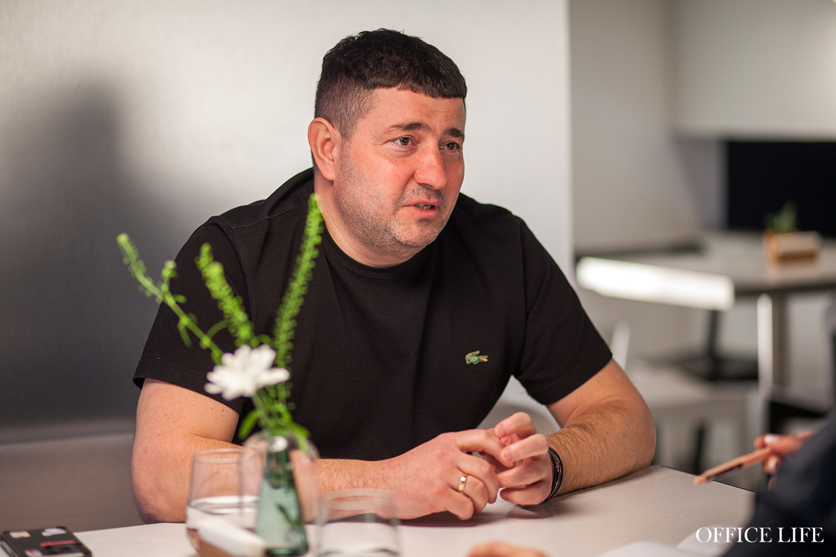 “Кафе, где годами подают одну пасту, - не про Беларусь”. Поговорили с совладельцем Iskra на Октябрьской