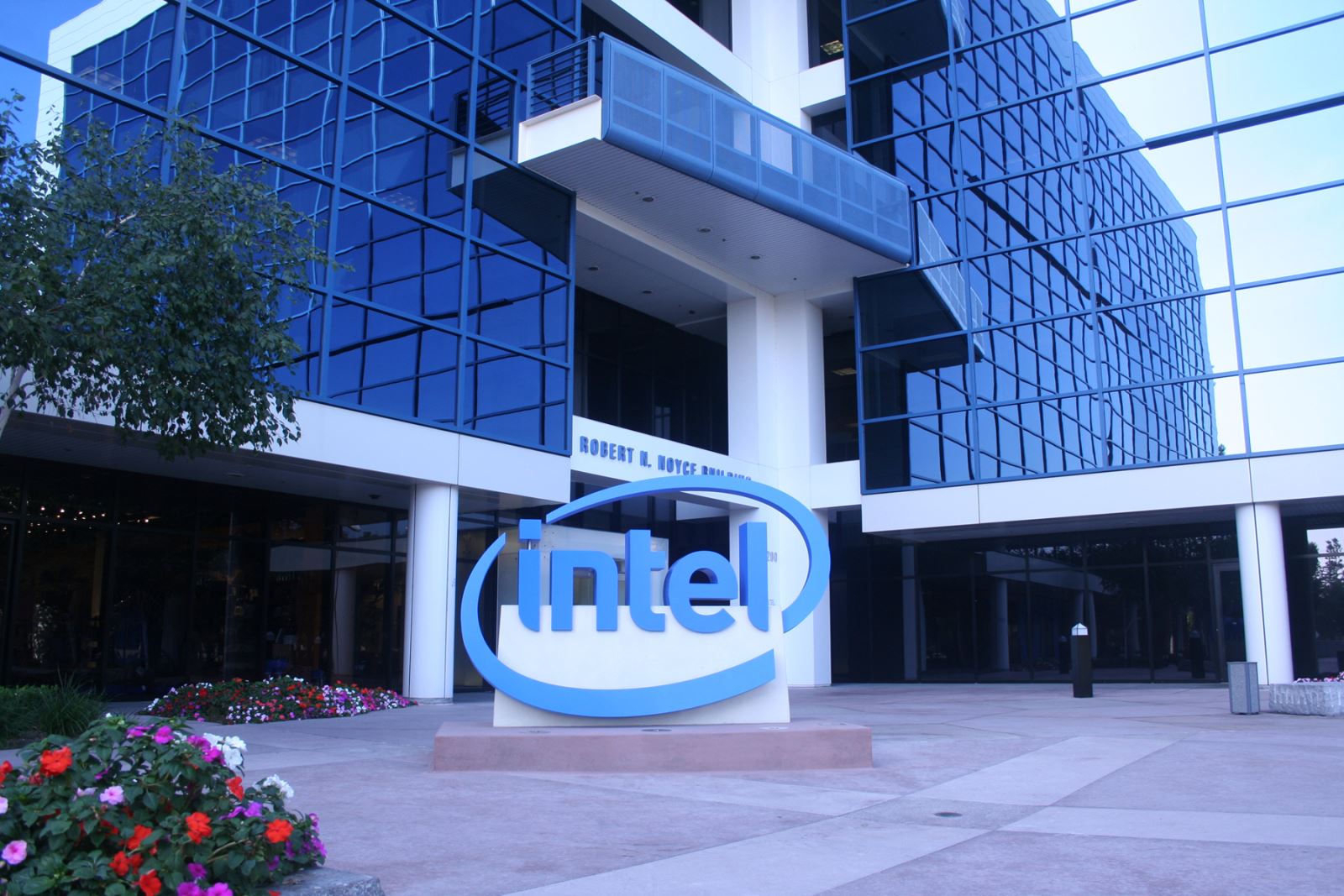 Кризис полупроводников: Intel сообщила о крупнейшем в истории компании квартальном убытке