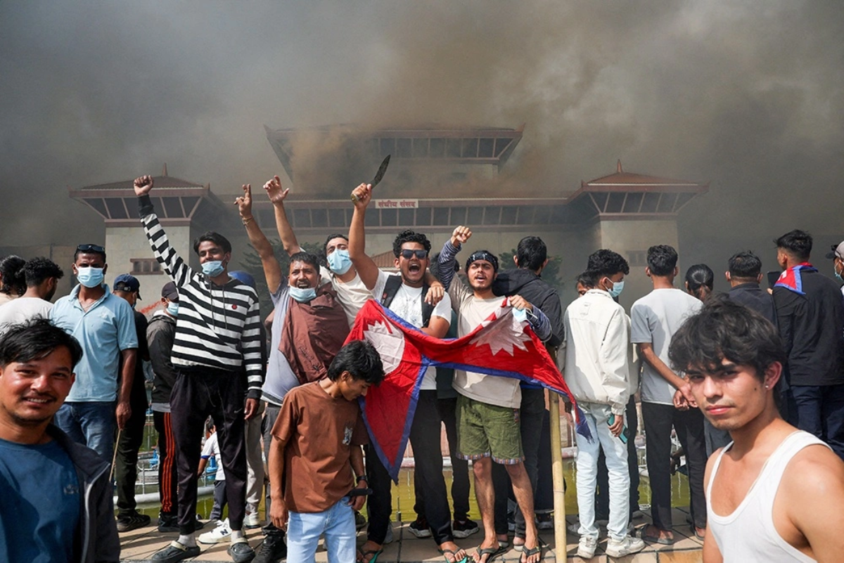 Поджог парламента, более 20 погибших. Что происходит в Непале