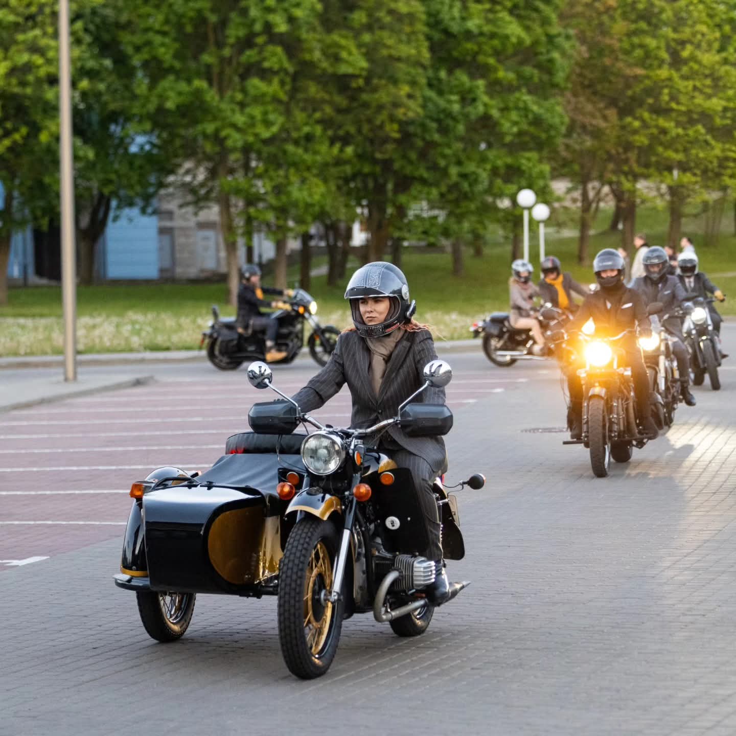 «Муж орет на каждом светофоре». Обсудили с АвтоМашей сексизм на дорогах, материнство и почему страшно разводиться