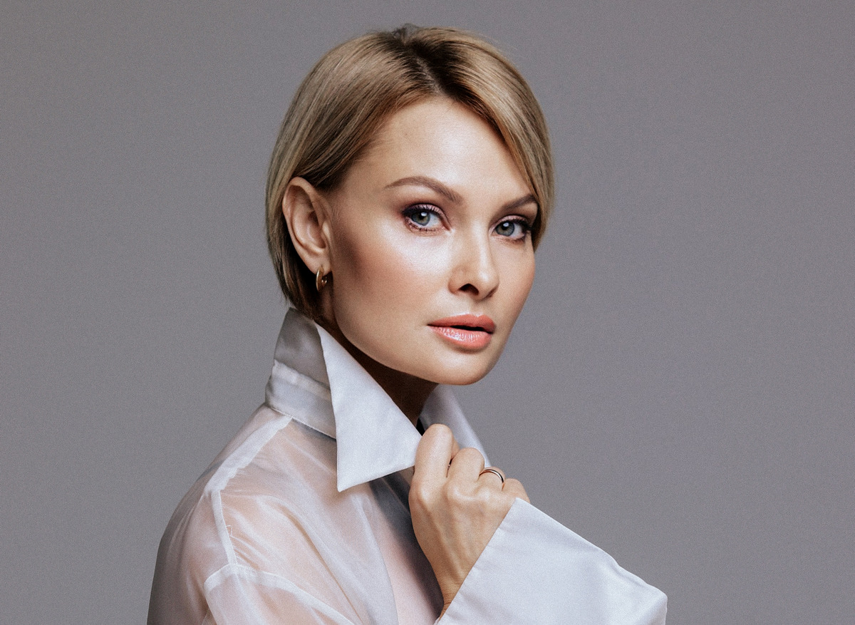 «Телесные колготки под пуховик – непобедимая ошибка». Поговорили со стилистом, шопинг с которой стоит $200