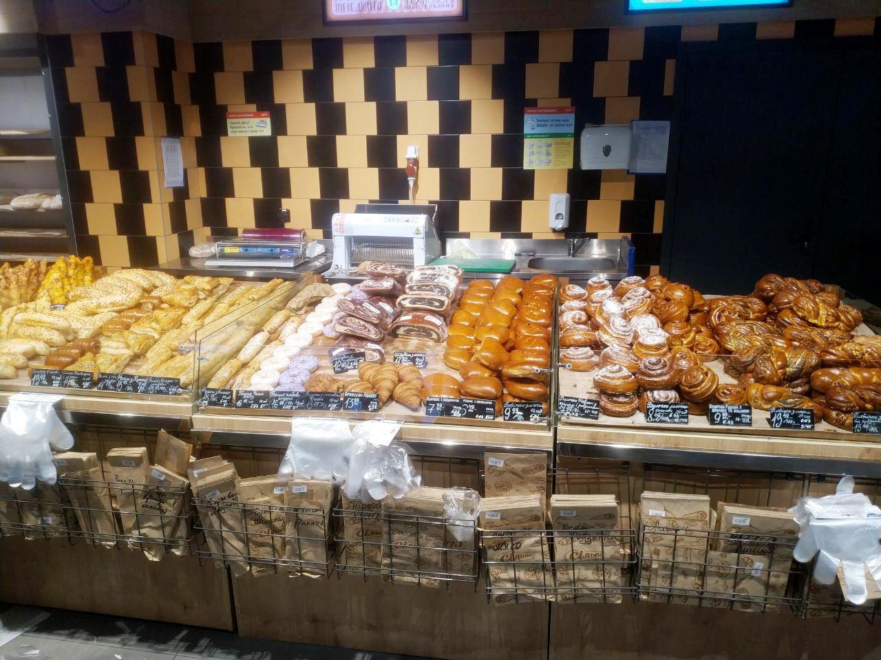 Хлебный отдел гипермаркета торговой сети «Сільпо»