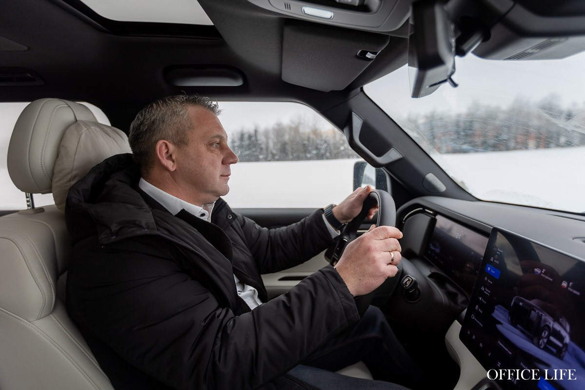 Внедорожник, который нас удивил. Устроили тест-драйв премиального ROX 01 среди сугробов