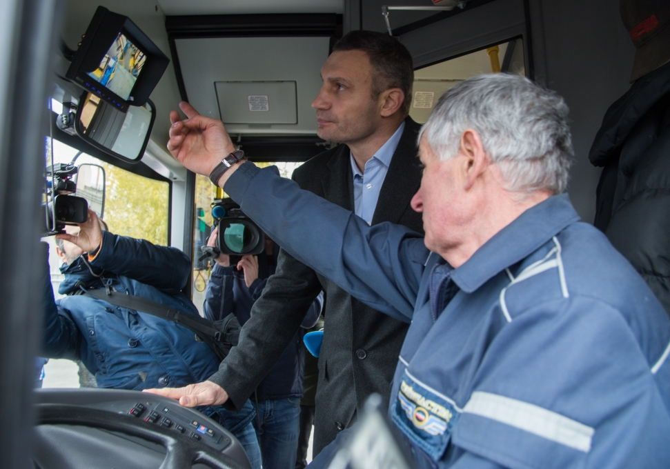 Виталий Кличко тестирует белорусские автобусы