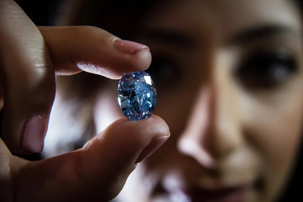 Владельцы De Beers планируют продать крупнейший в мире алмазный бизнес