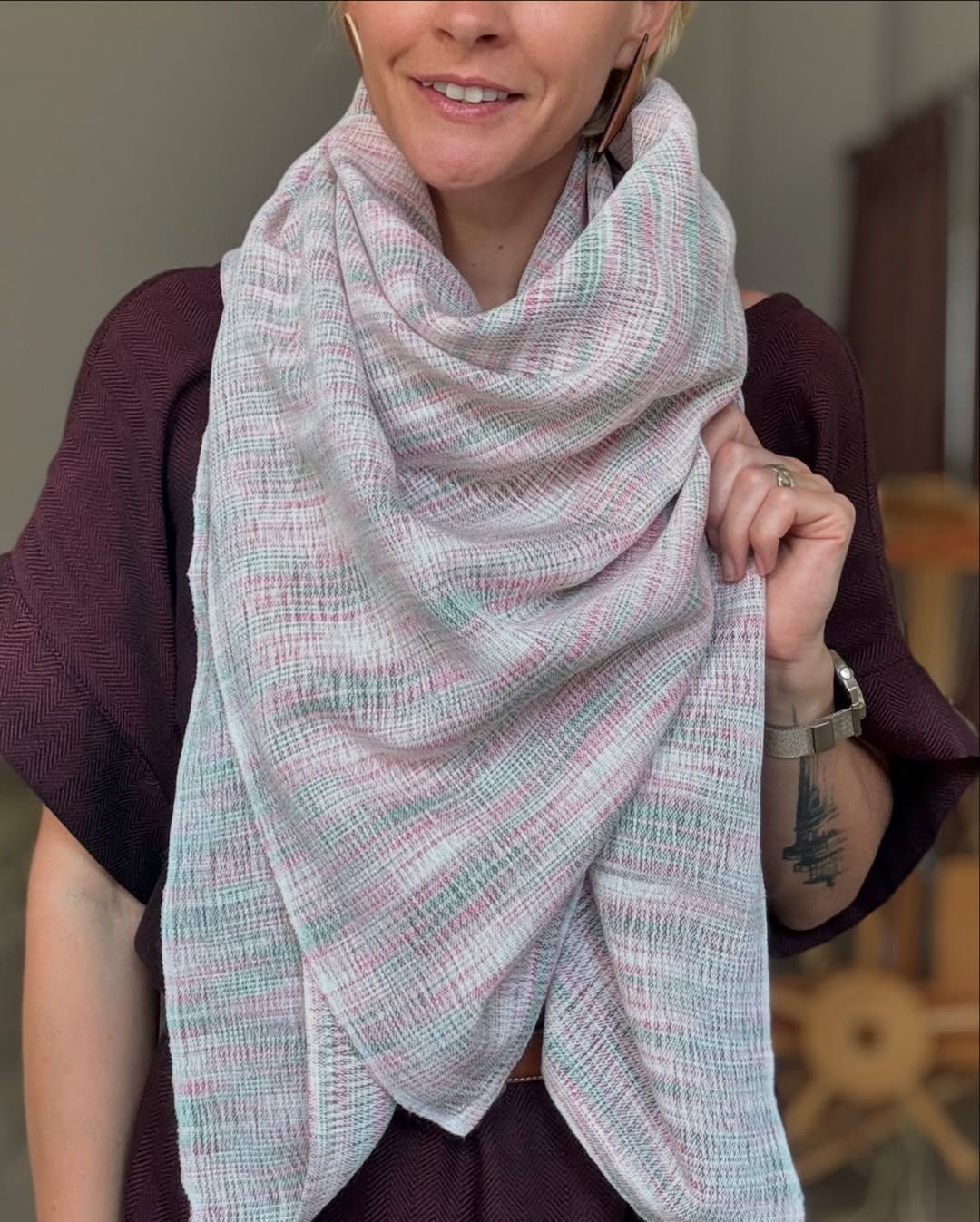 Как мастер спорта по лыжным гонкам открыла в Минске ткацкую мастерскую и продает платки по всему миру