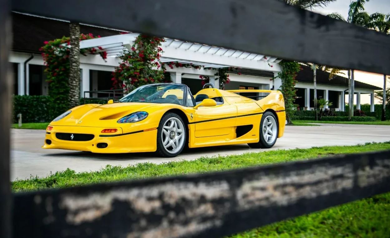 Ferrari дизайнера Ральфа Лорена продали на аукционе за рекордную сумму