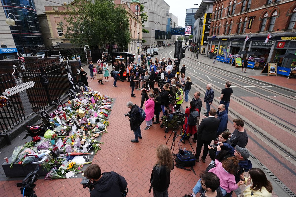 Трансляция похорон и соболезнования в музее. 30 июля в Бирмингеме простятся с Оззи Осборном