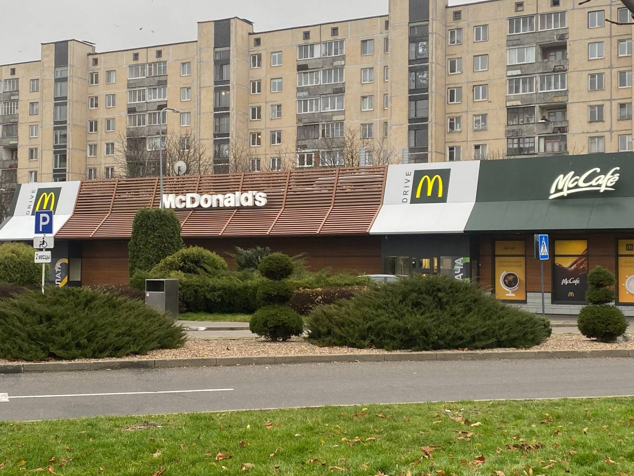 В Минске начали снимать вывески с ресторанов McDonald’s