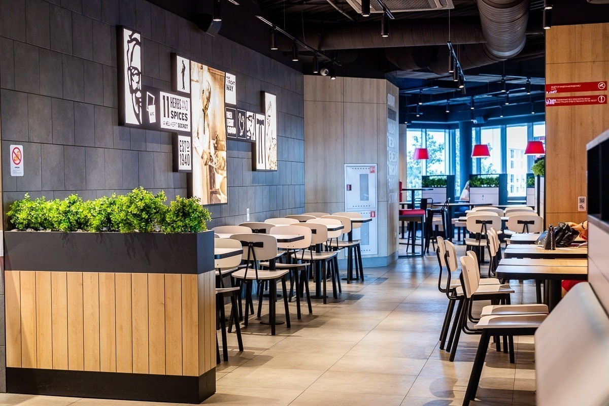 Белорусы с начала года стали меньше тратить в кафе и ресторанах 