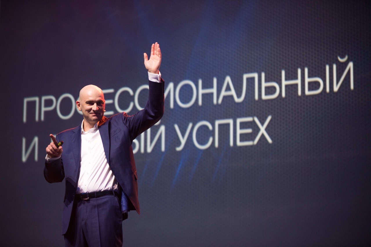 «Харизма больше не&nbsp;работает». Пять важных советов для руководителей от&nbsp;Радислава Гандапаса