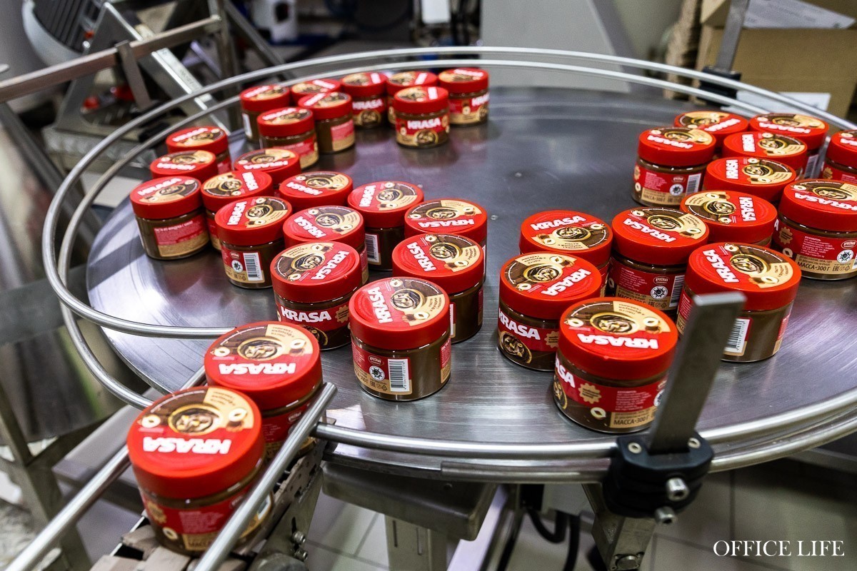 «Любят дети и&nbsp;спортсмены». Посмотрели, как в&nbsp;Бобруйске делают белорусскую «нутеллу»