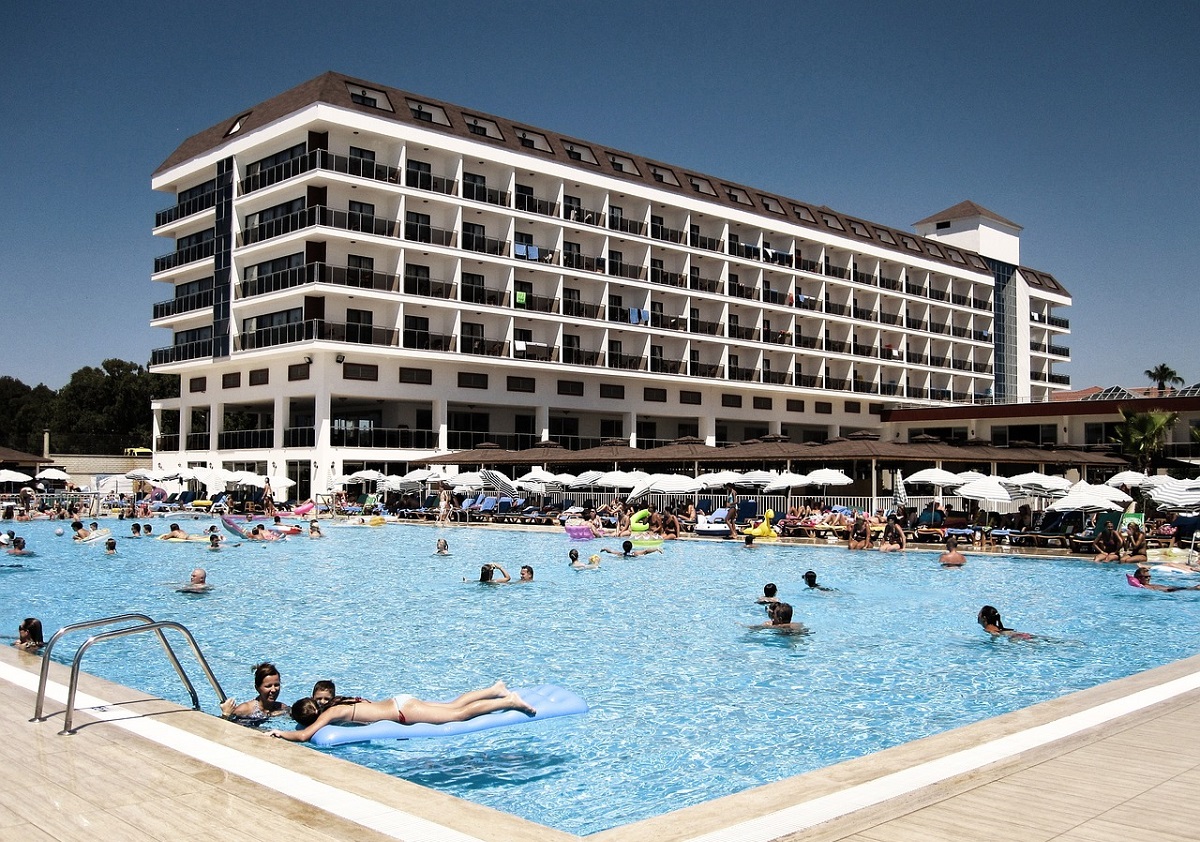 Власти популярного турецкого курорта закрыли 174 гостиницы по требованию пожарной службы