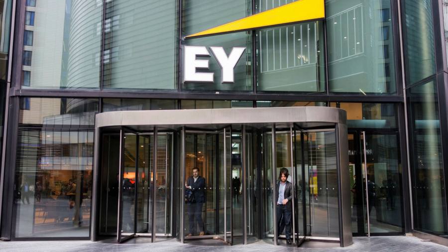 Ernst & Young разделят на две компании