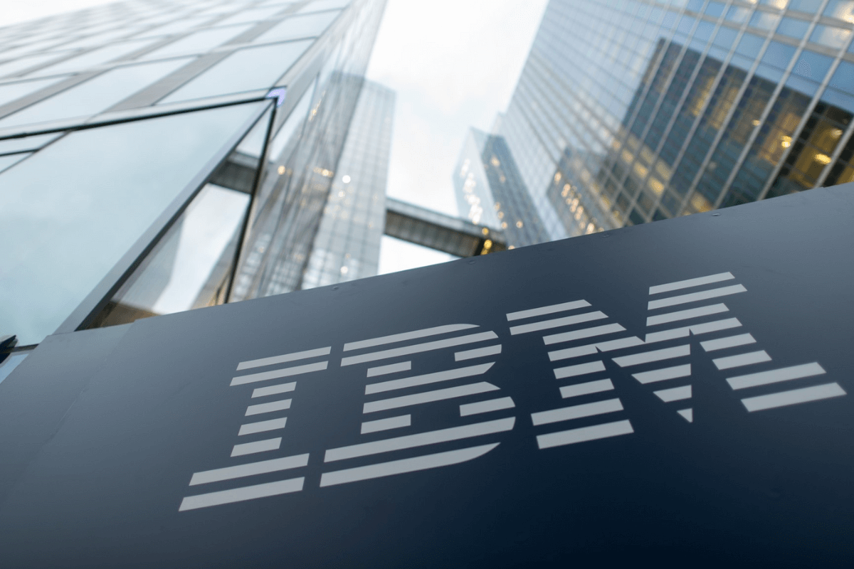 Техногиганты продолжают увольнять: IBM сократит почти 4 тысячи сотрудников