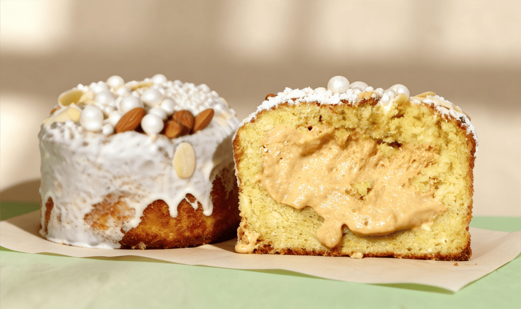 Суши-кулич, орешки-яйца и сдоба с петушками. Какие и за сколько пасхальные угощения продают в Минске