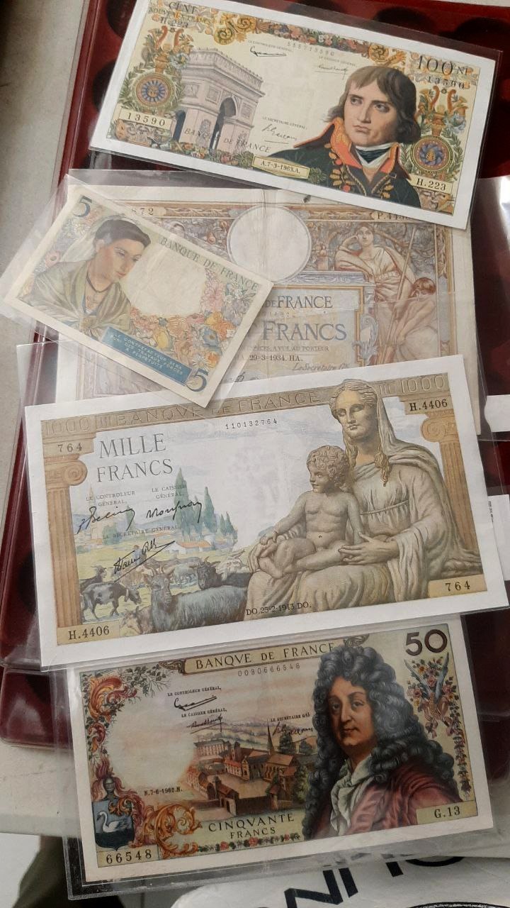 От&nbsp;утюгов до&nbsp;кукол и&nbsp;мемов. Что коллекционируют белорусы разных поколений