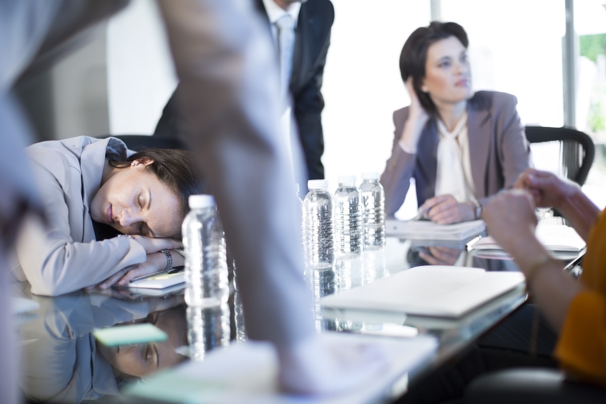«Инсульт случился в кабинете начальника, но никто не заметил». Чем опасна вечная усталость