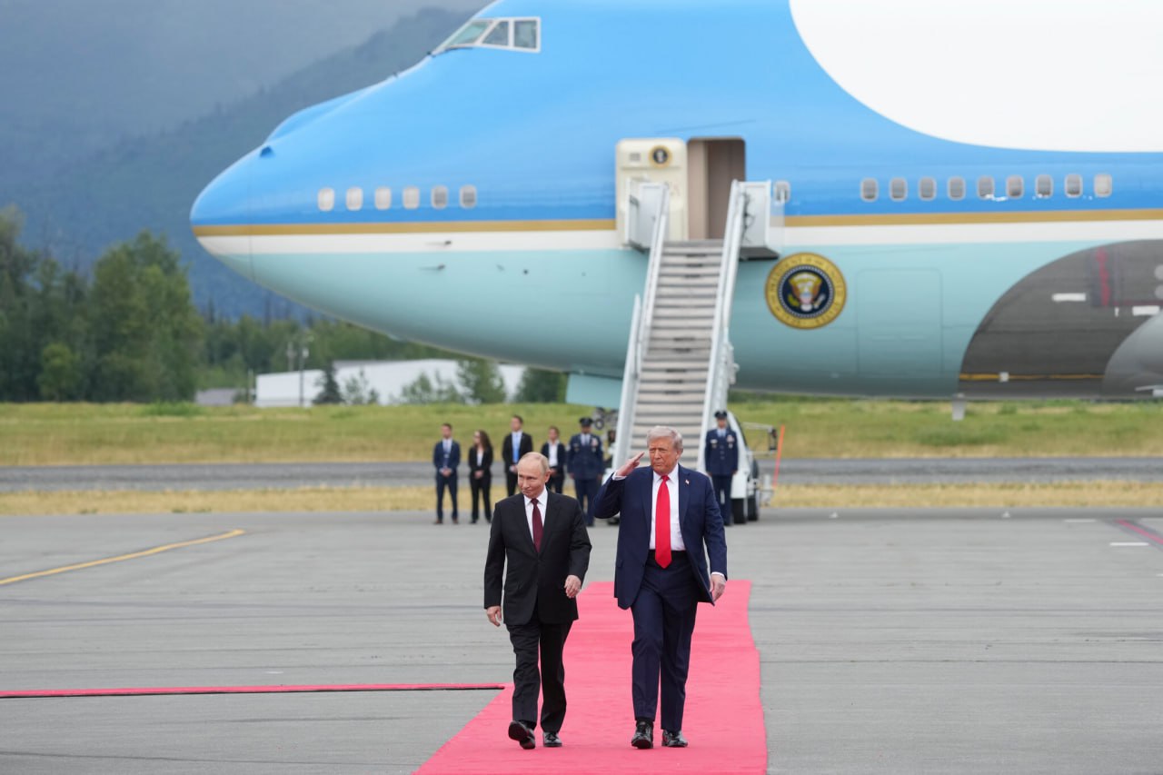 На Аляске стартовали переговоры Путина и Трампа