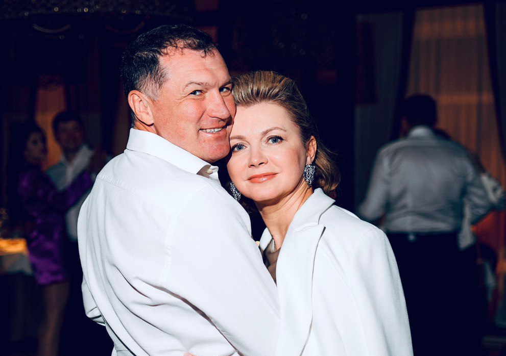 «Почему любовь по привычке — это плохо?» Тренер Сергей Гуренко — о 32-летнем браке, отношениях и деньгах