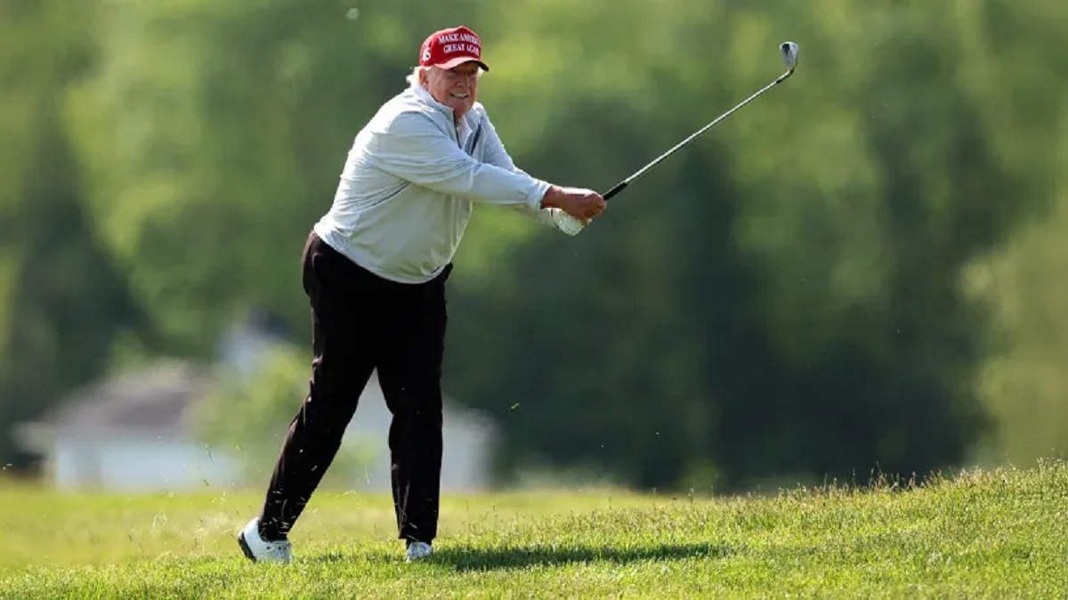 Журналисты Белого дома подсчитали, сколько времени Трамп тратит на гольф