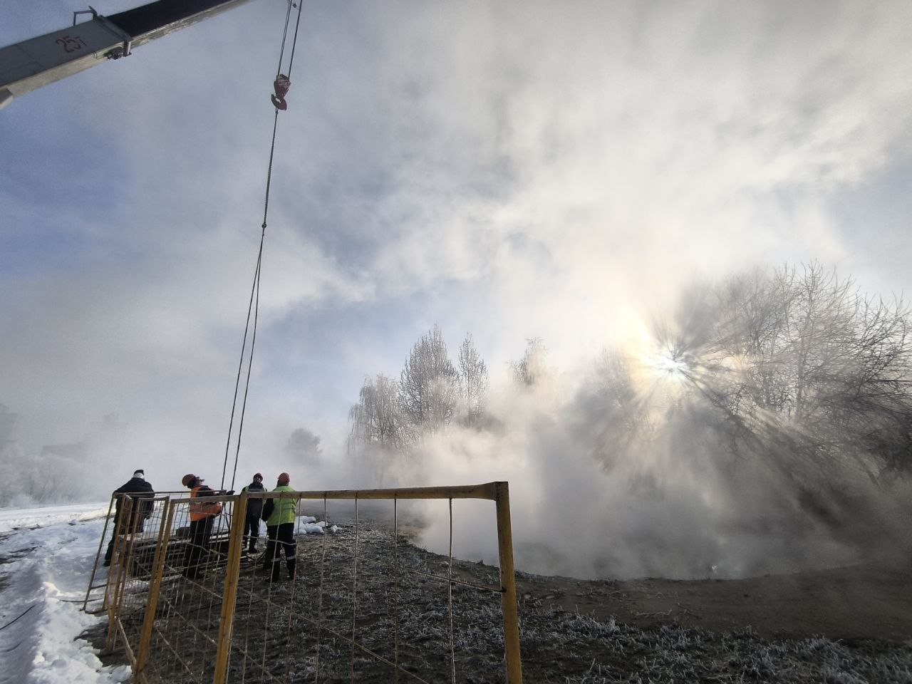 Из-за прорыва теплотрассы в Минске заметили морозный смог. Можно ли открывать окна