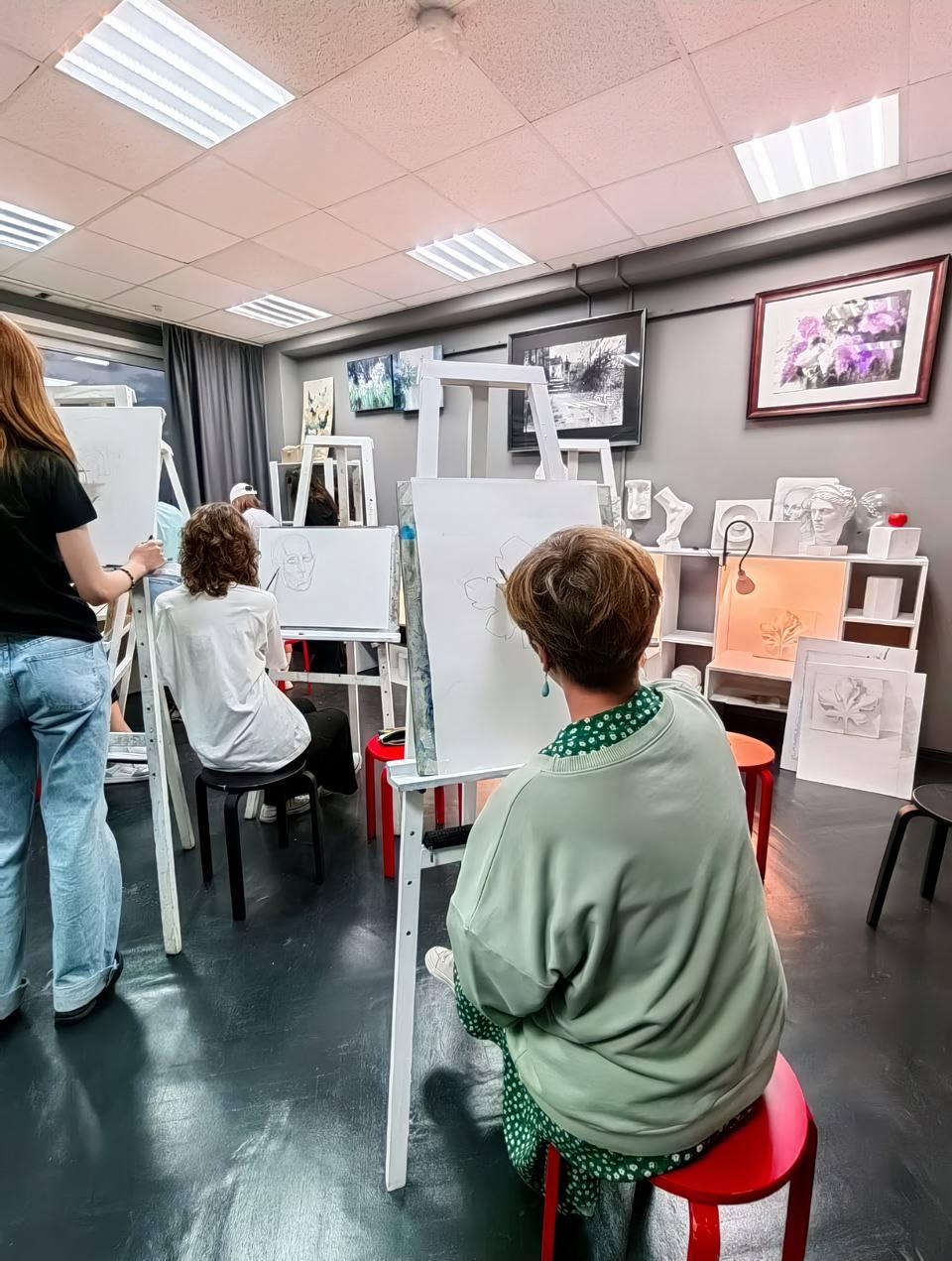 «На плохой бумаге хорошей работы не получится». Как открыть студию рисования