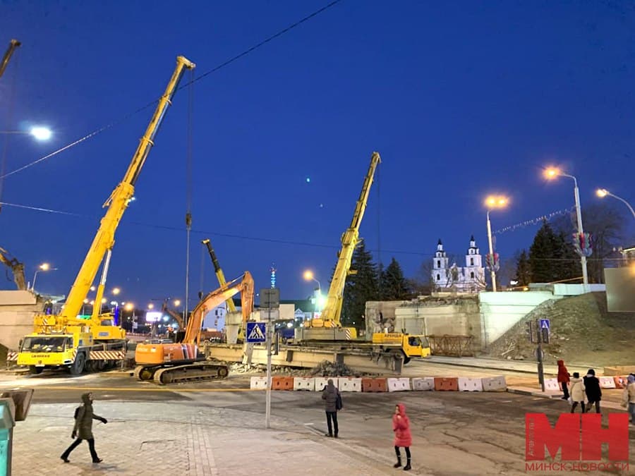 В Минске обрушилась часть моста на Немиге, проезд затруднен