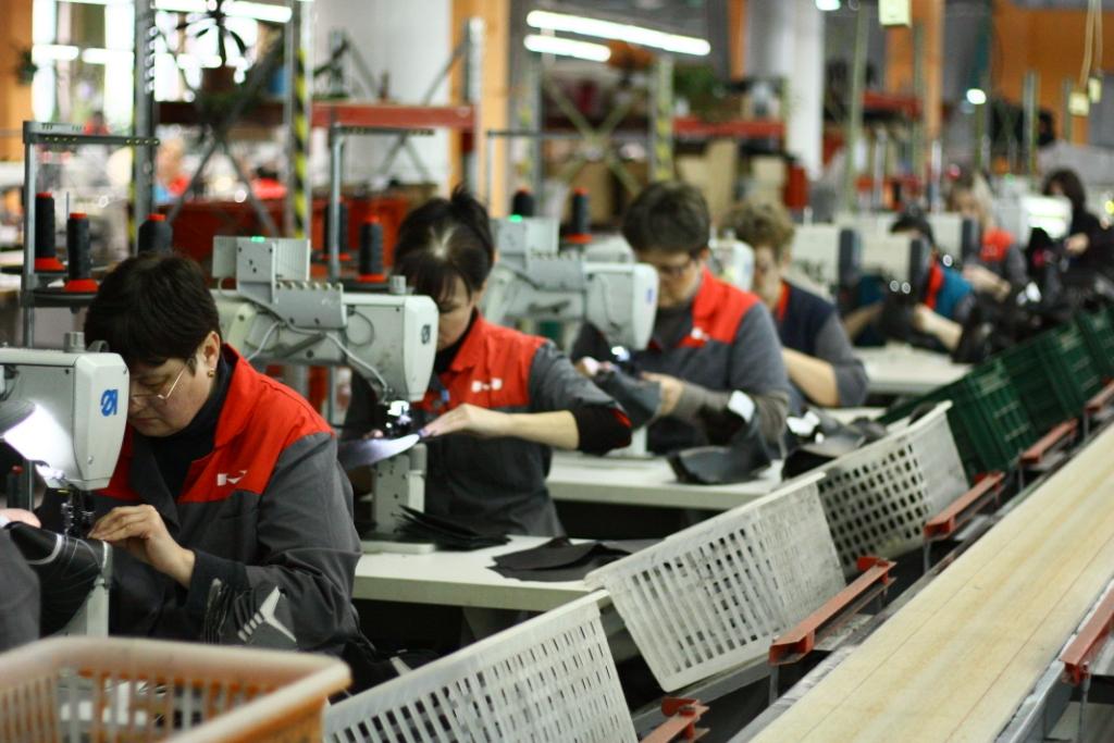 Питерская обувная компания «Модерам» откроет фабрики в Осиповичах и Кличеве
