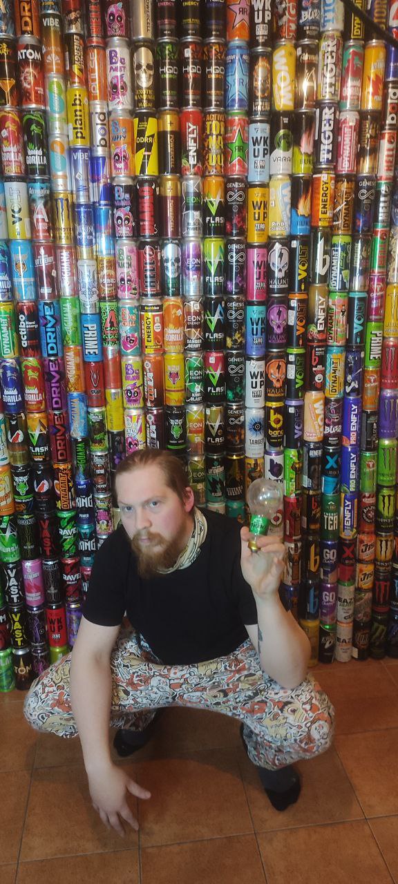 От&nbsp;утюгов до&nbsp;кукол и&nbsp;мемов. Что коллекционируют белорусы разных поколений