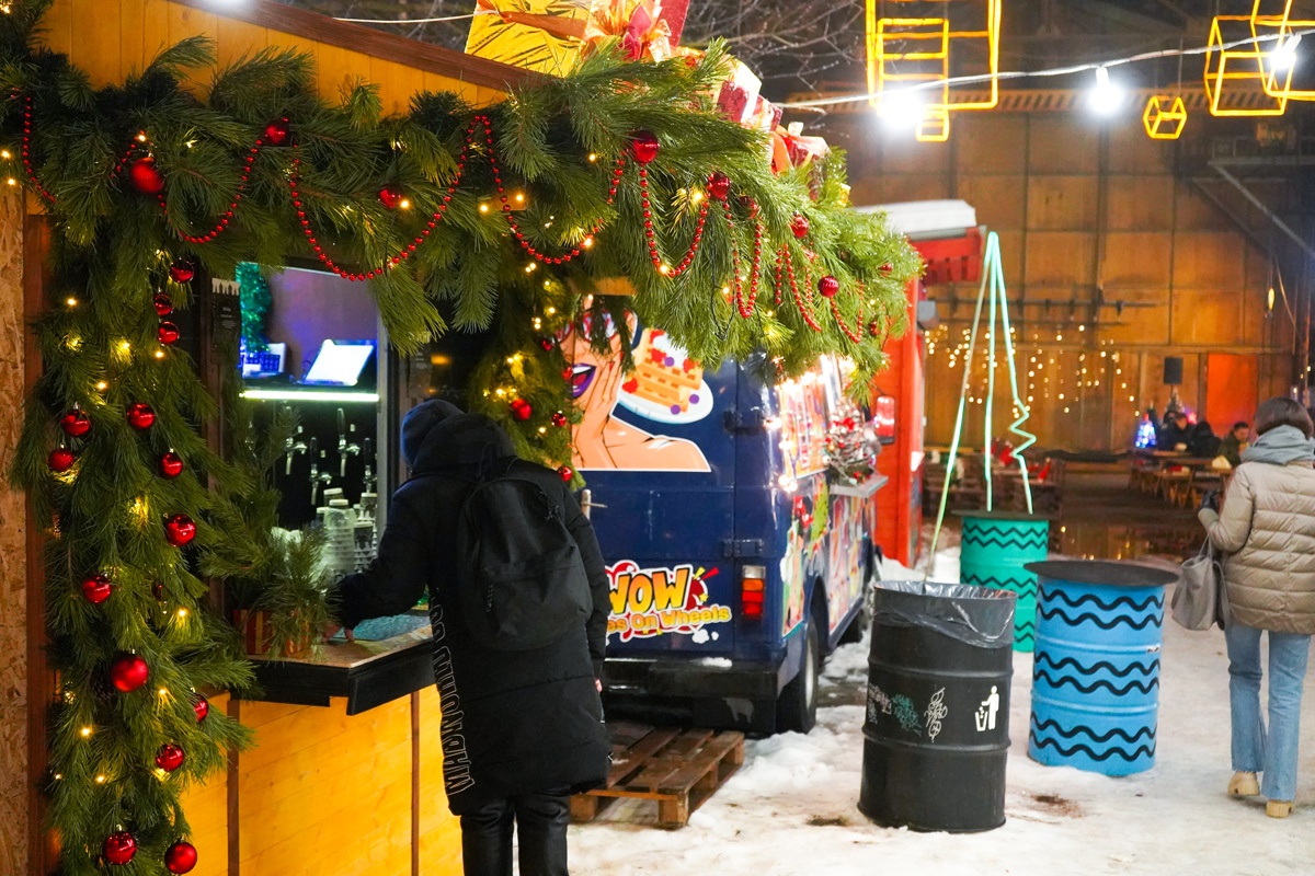 Глинтвейн, блинчики, огоньки. Где в Минске найти рождественское настроение