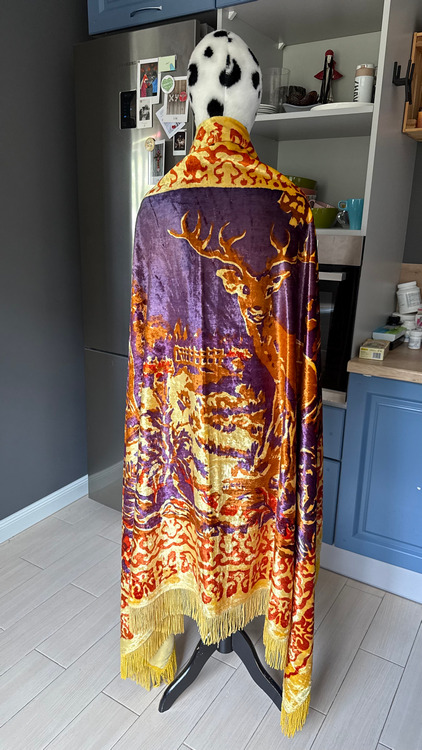 «Будто бабушка обняла». Минчанка шьет бомберы из советских покрывал — цены от $100