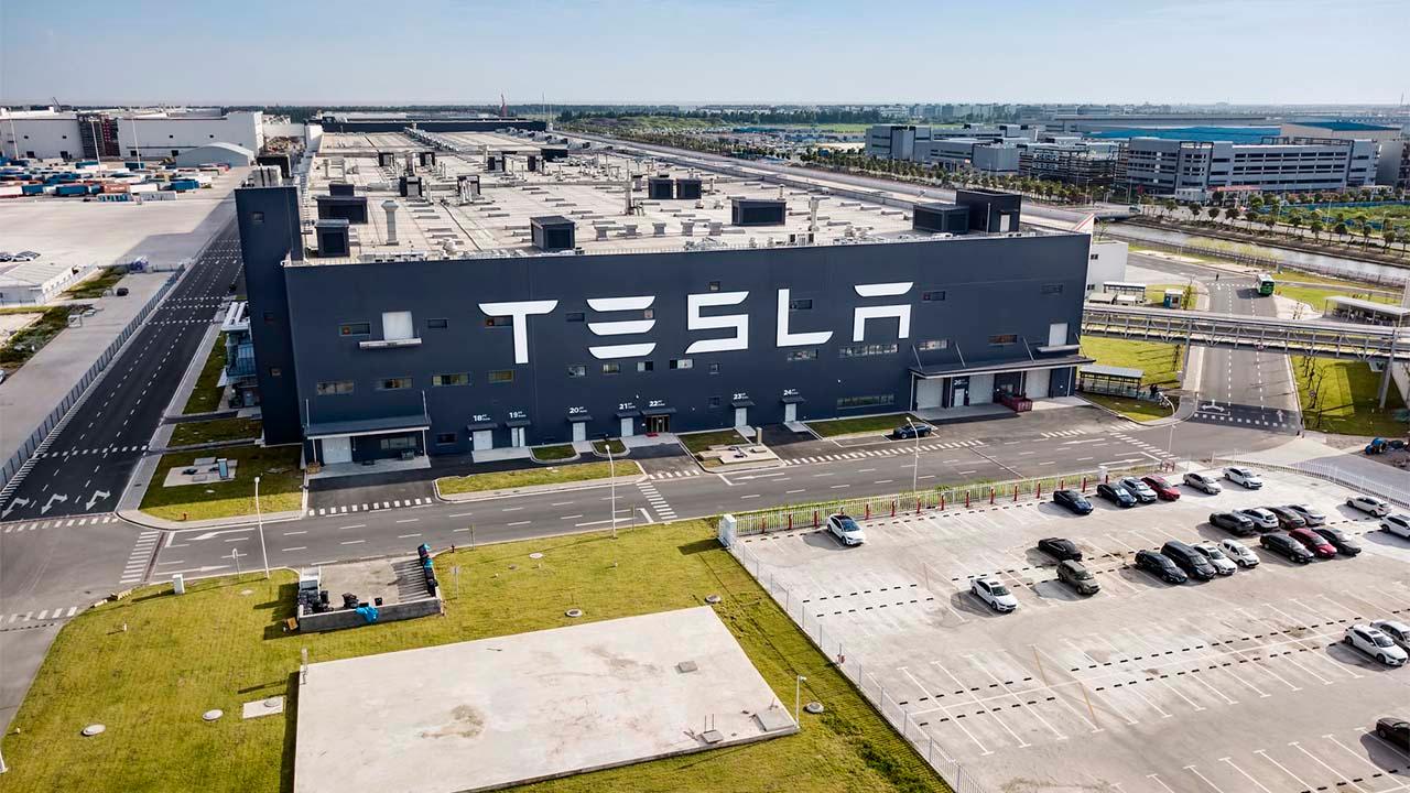 Продажи Tesla замедлились: в чем дело