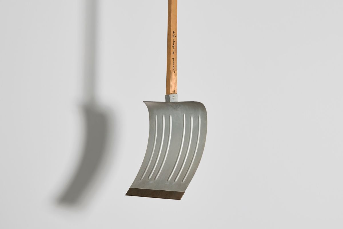 На&nbsp;аукционе продают лопату за&nbsp;$3,5&nbsp;млн. Почему так дорого