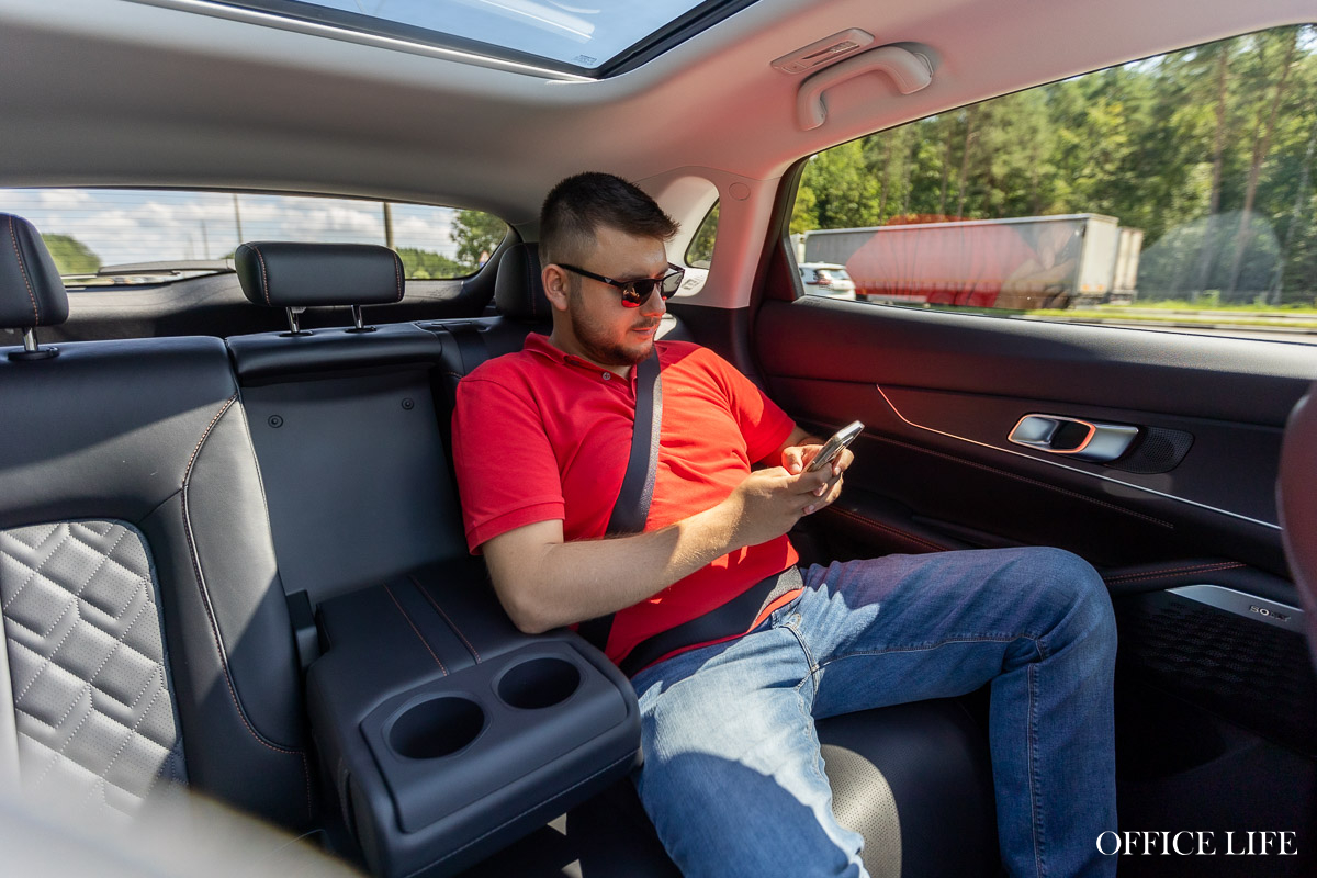 «Машина, которая забирает часть функций водителя». Протестировали флагманский кроссовер от Changan с директором «Мира фитнеса»