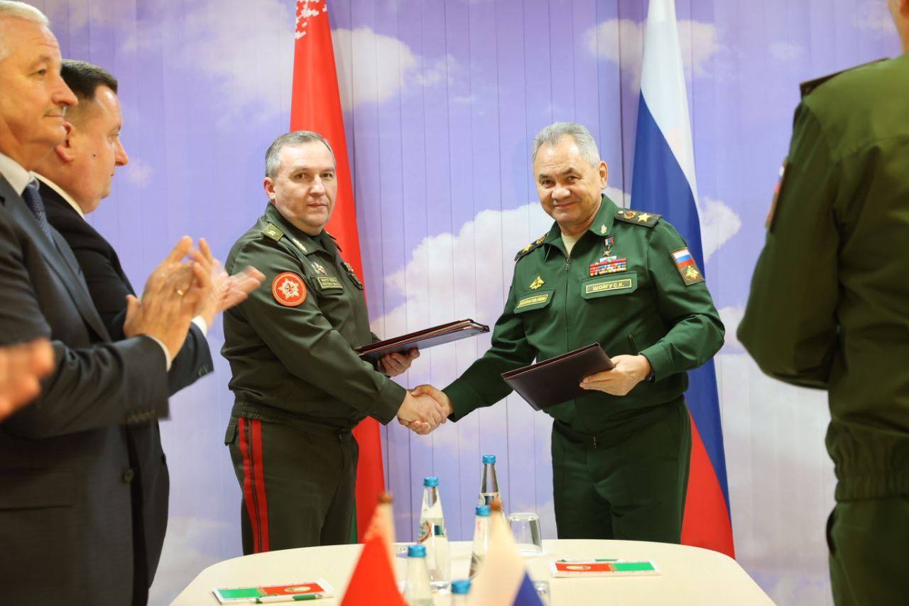 Министр обороны России прилетел на переговоры в Беларусь