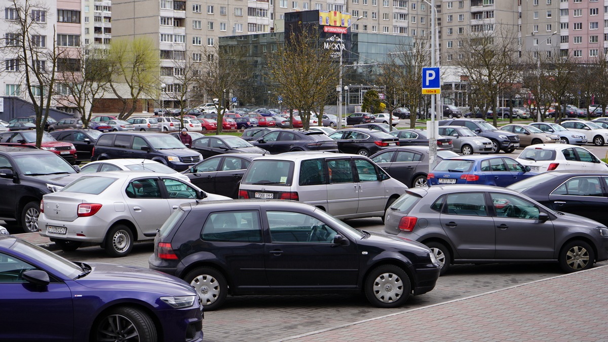Грузия запретила реэкспорт автомобилей в Беларусь и Россию