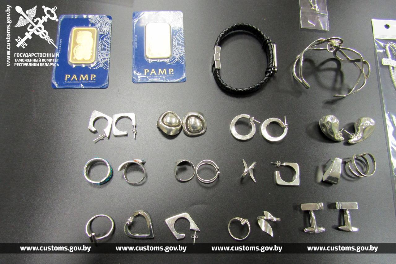 Мексиканец пытался провезти в Беларусь золото и серебро на 40 тыс. рублей