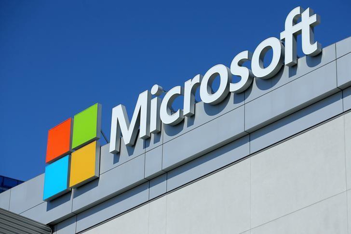Microsoft намерена добавить технологию чат-ботов OpenAI в Word и электронную почту