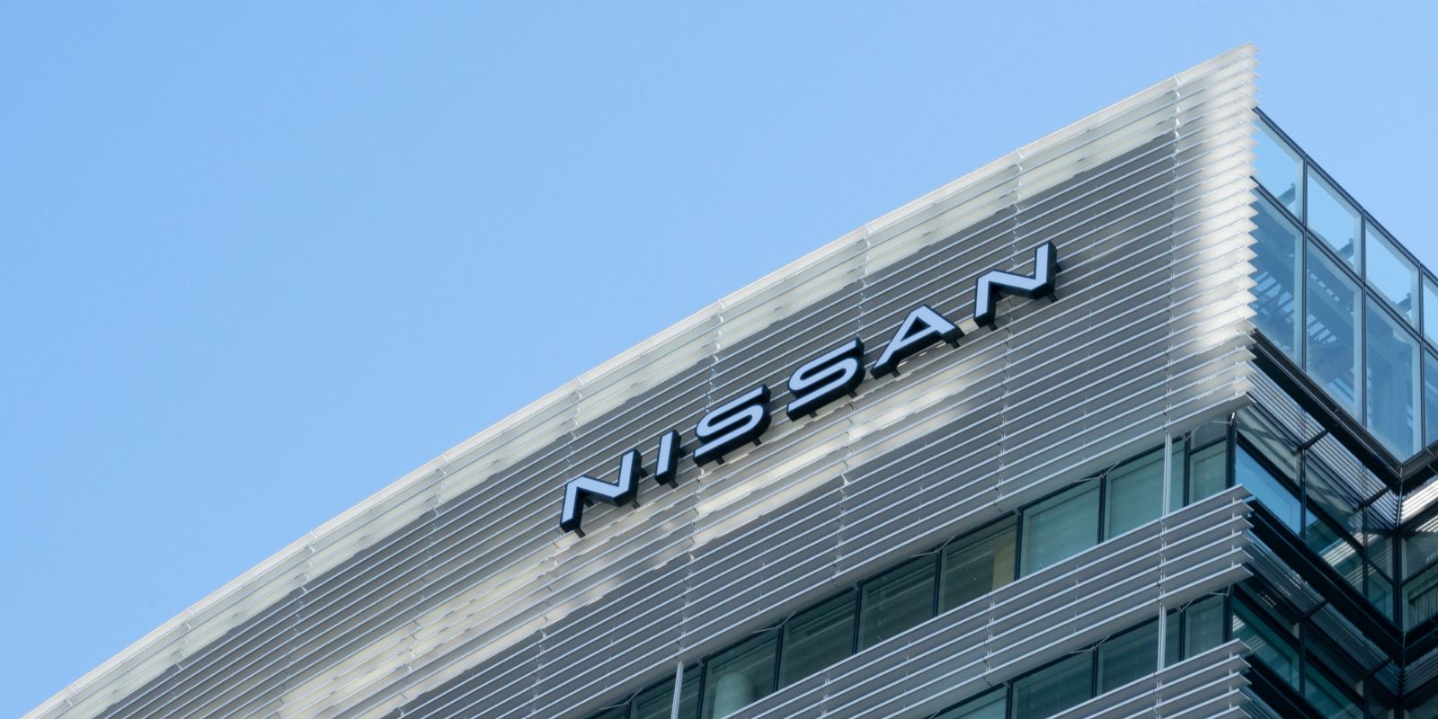 Nissan прекращает поставки автомобилей в Беларусь